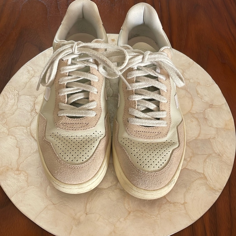 V-10 sneaker